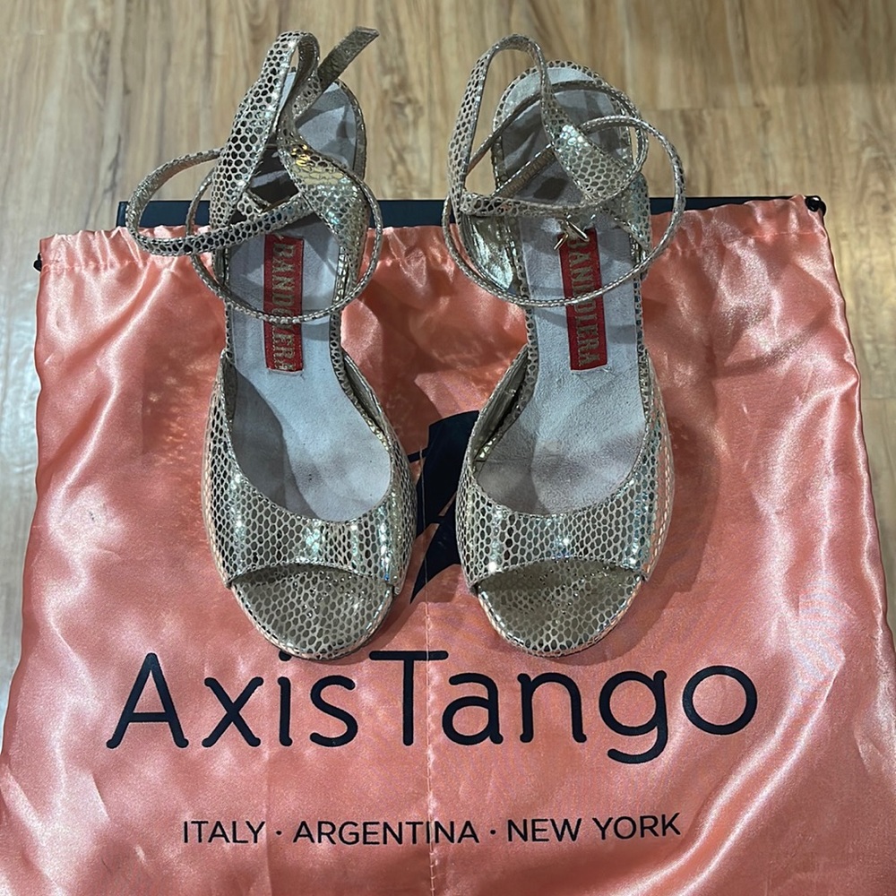 Bandolera by Vero Cuoio - Tango Shoes - Gold Size 37